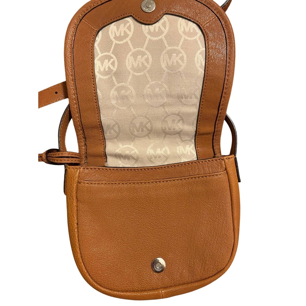 Michael Kors Saddle Flap Pebbled Leather Crossbody Bag Tan Acorn Silver Hardware - Picture 3 of 8